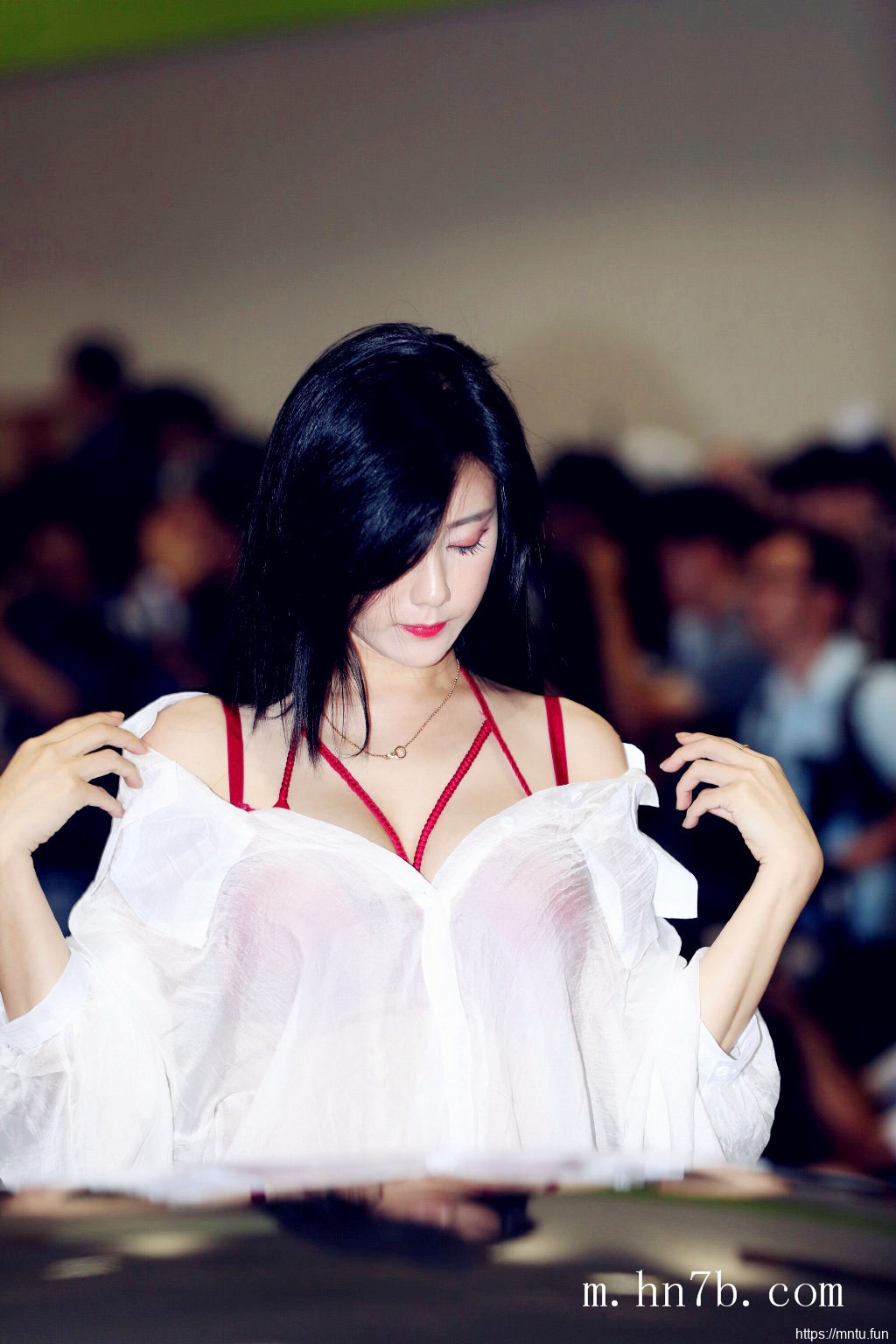 成熟街拍美女艺术图片大全