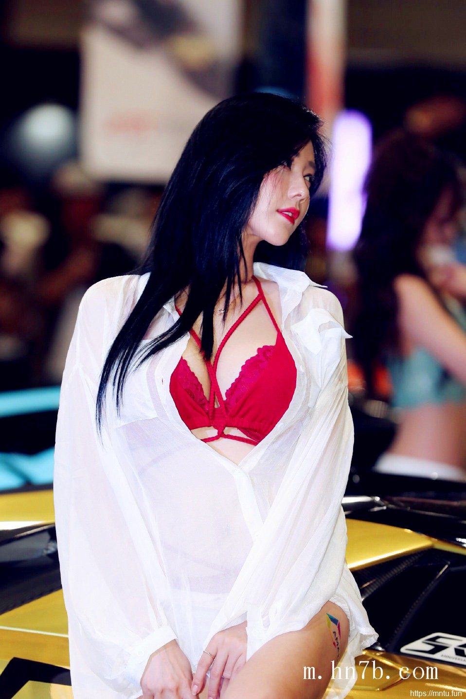 成熟街拍美女艺术图片大全