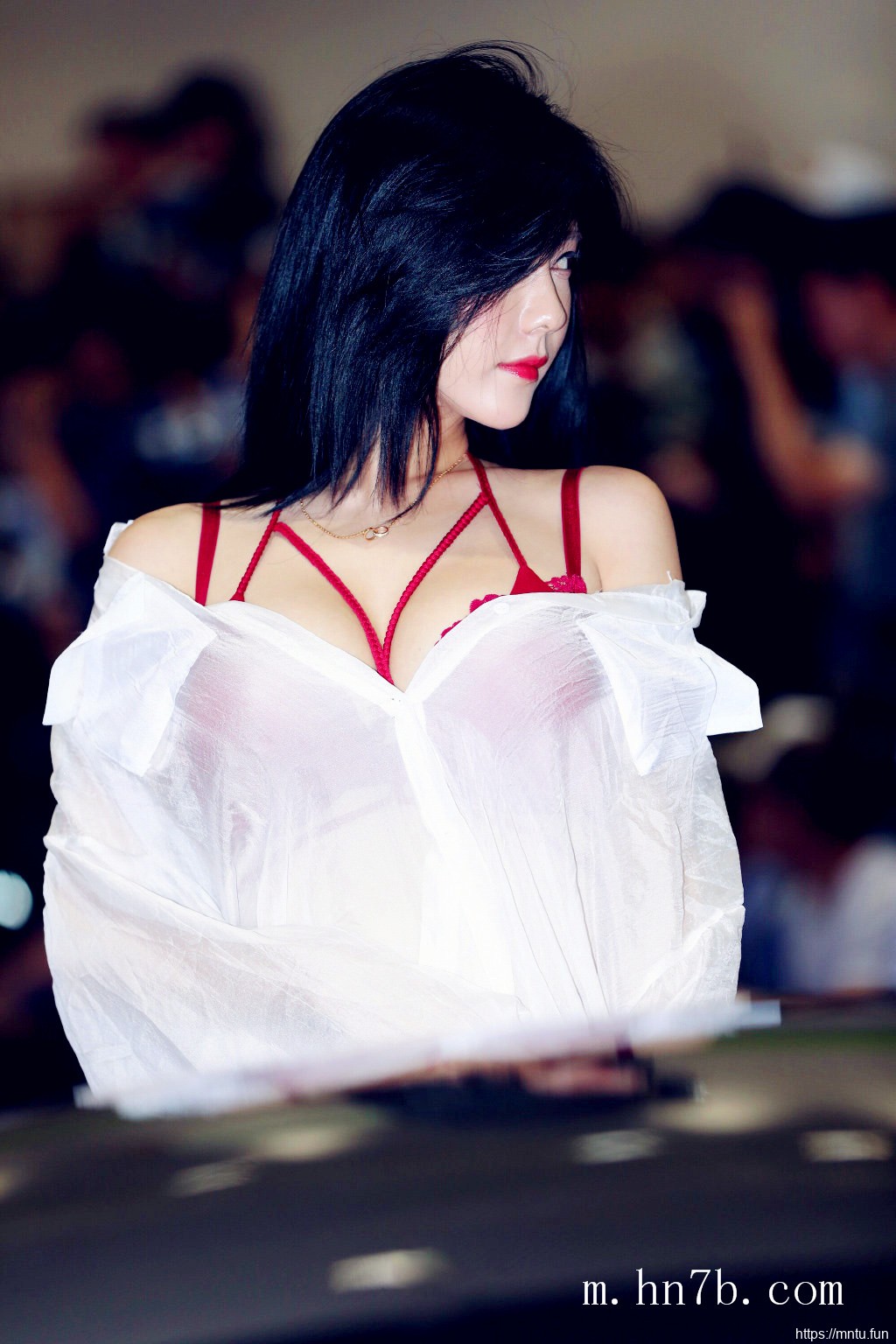 成熟街拍美女艺术图片大全