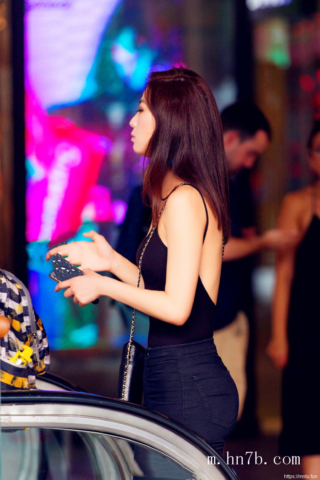 国模吧高清大胆女模摄影街拍艺术图片