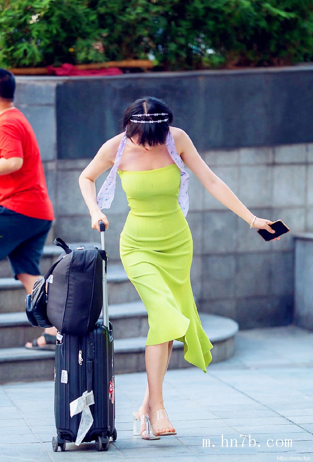 大胸mm时尚街拍美女图集