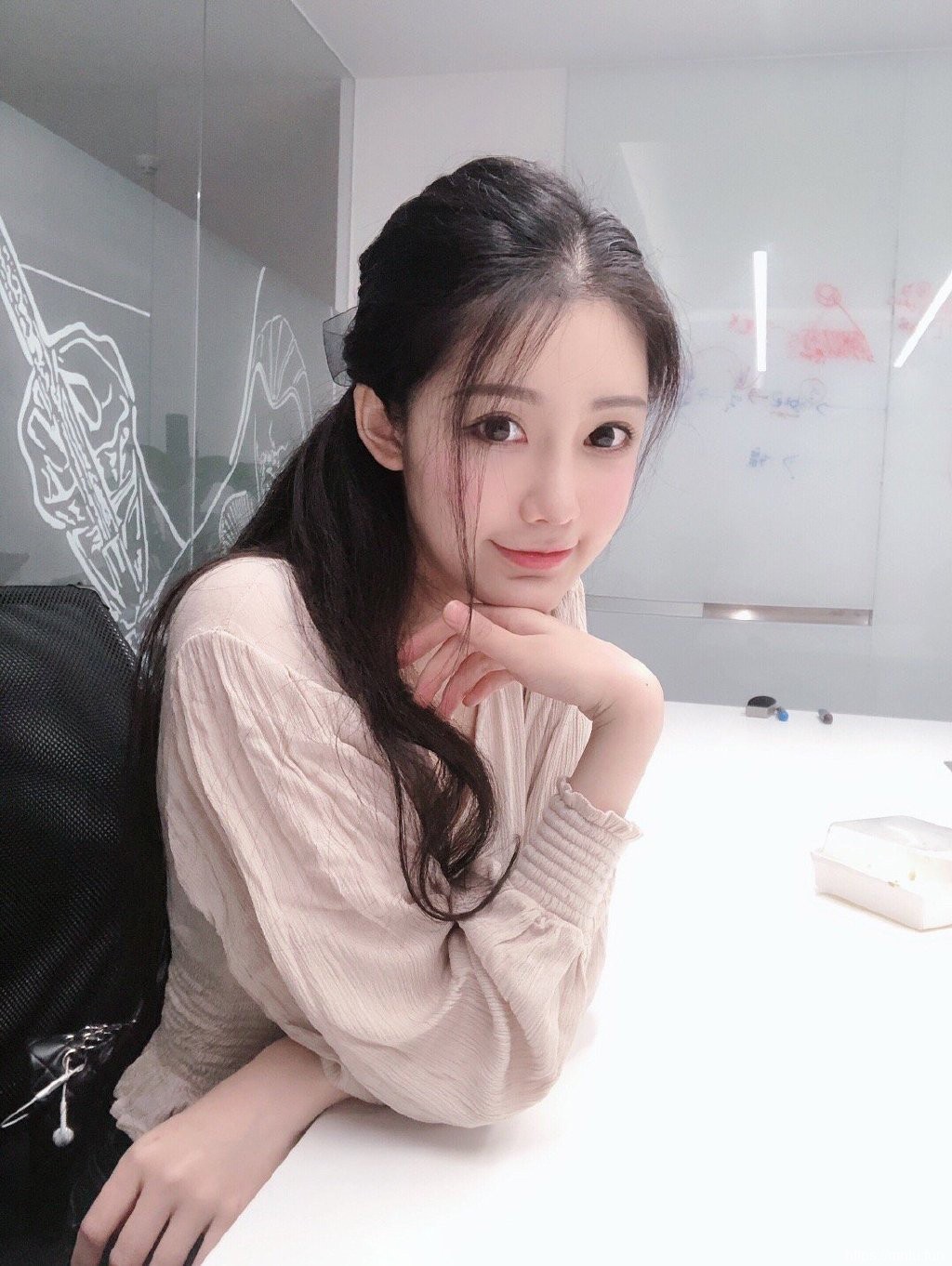 极品妹子图摄影艺术330期：放飞自己的心情