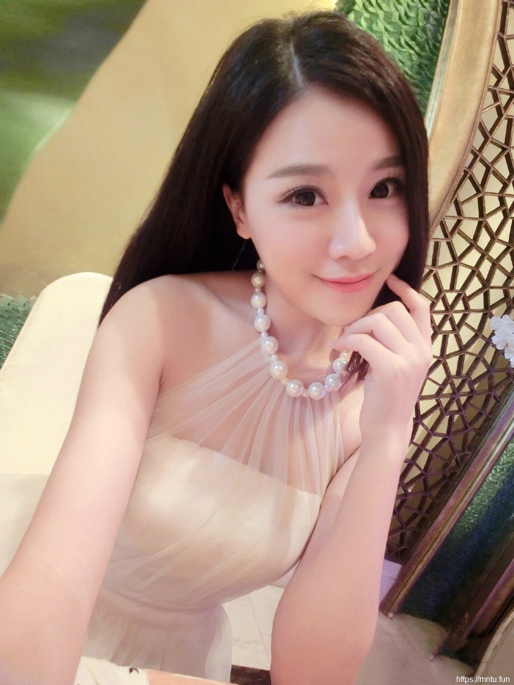 极品妹子图摄影艺术330期：放飞自己的心情