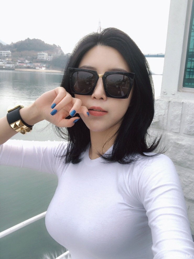 清纯靓丽的MM2019年12月17日摄影写真