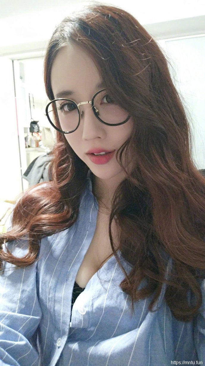 清纯靓丽的MM2019年12月17日摄影写真