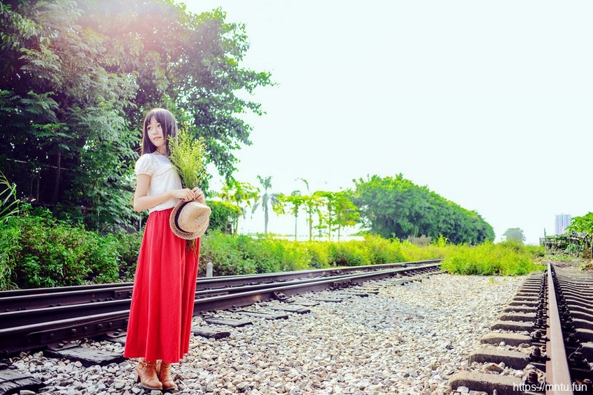 如诗如画校园清纯美女写真图片