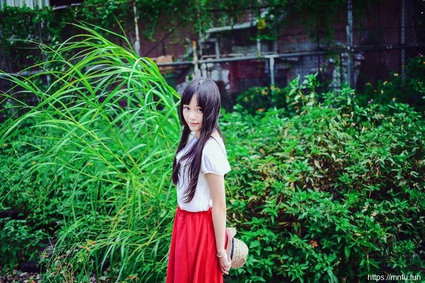 如诗如画校园清纯美女写真图片