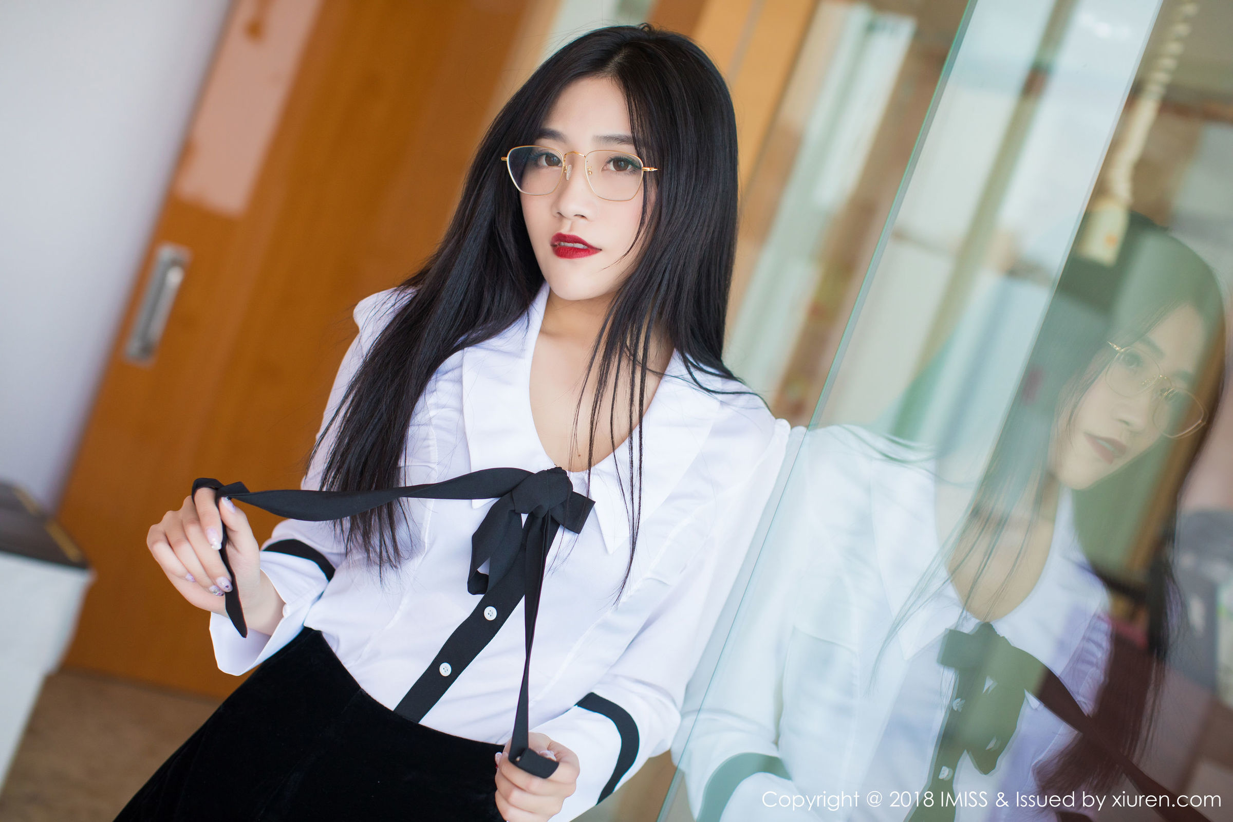 [IMiss爱蜜社] Vol.239 许诺Sabrina &#8211; 黑丝OL加紧身皮裤系列[60P]