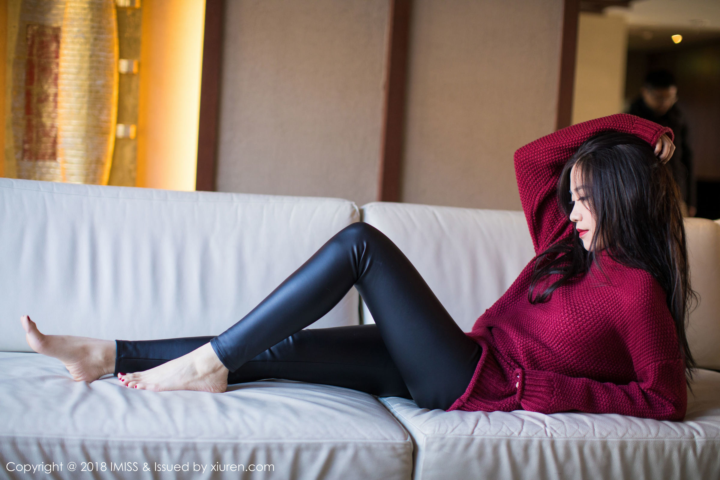 [IMiss爱蜜社] Vol.239 许诺Sabrina &#8211; 黑丝OL加紧身皮裤系列[60P]