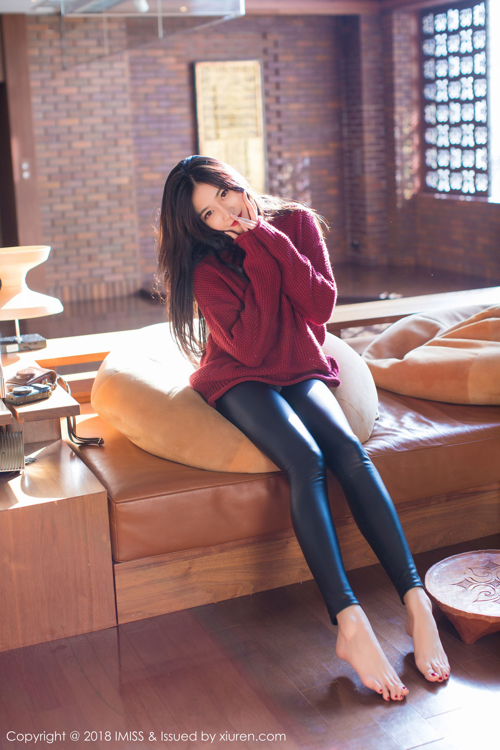 [IMiss爱蜜社] Vol.239 许诺Sabrina &#8211; 黑丝OL加紧身皮裤系列[60P]