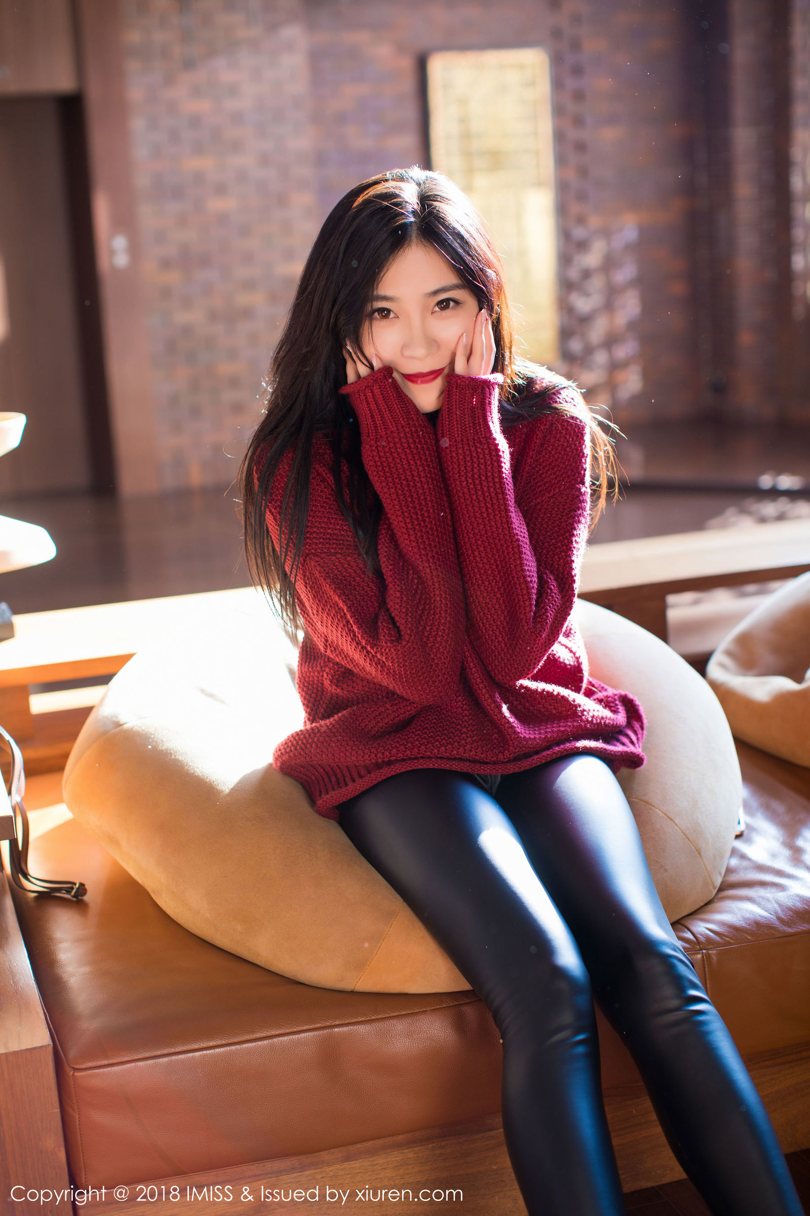 [IMiss爱蜜社] Vol.239 许诺Sabrina &#8211; 黑丝OL加紧身皮裤系列[60P]