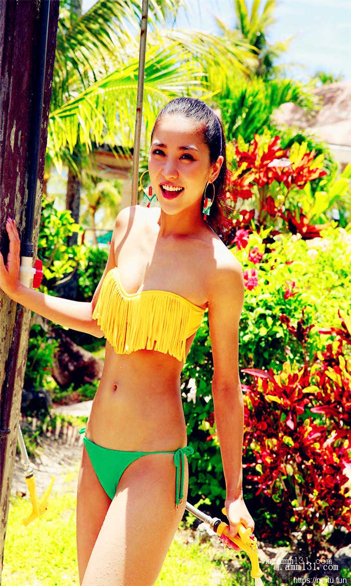 树林里的丰满艺术人体张允霏图片演绎乳房之美