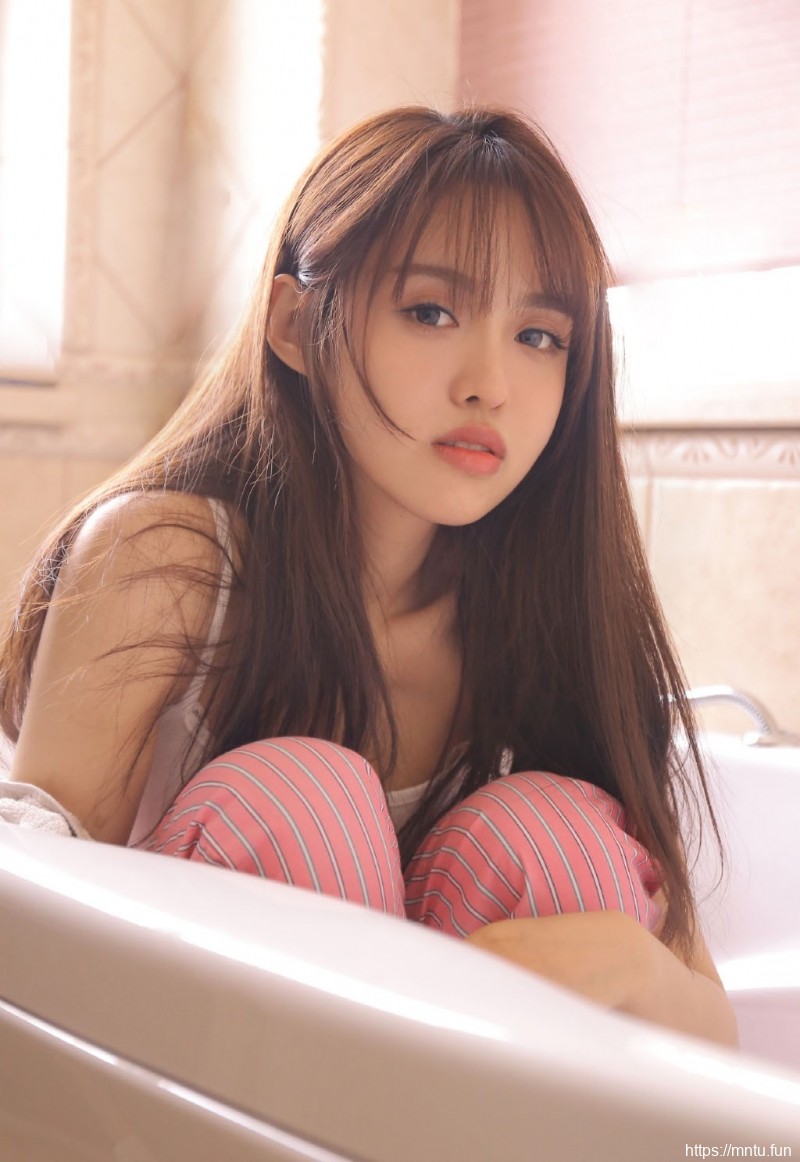 清纯美少女明眸皓齿身材好看私房照