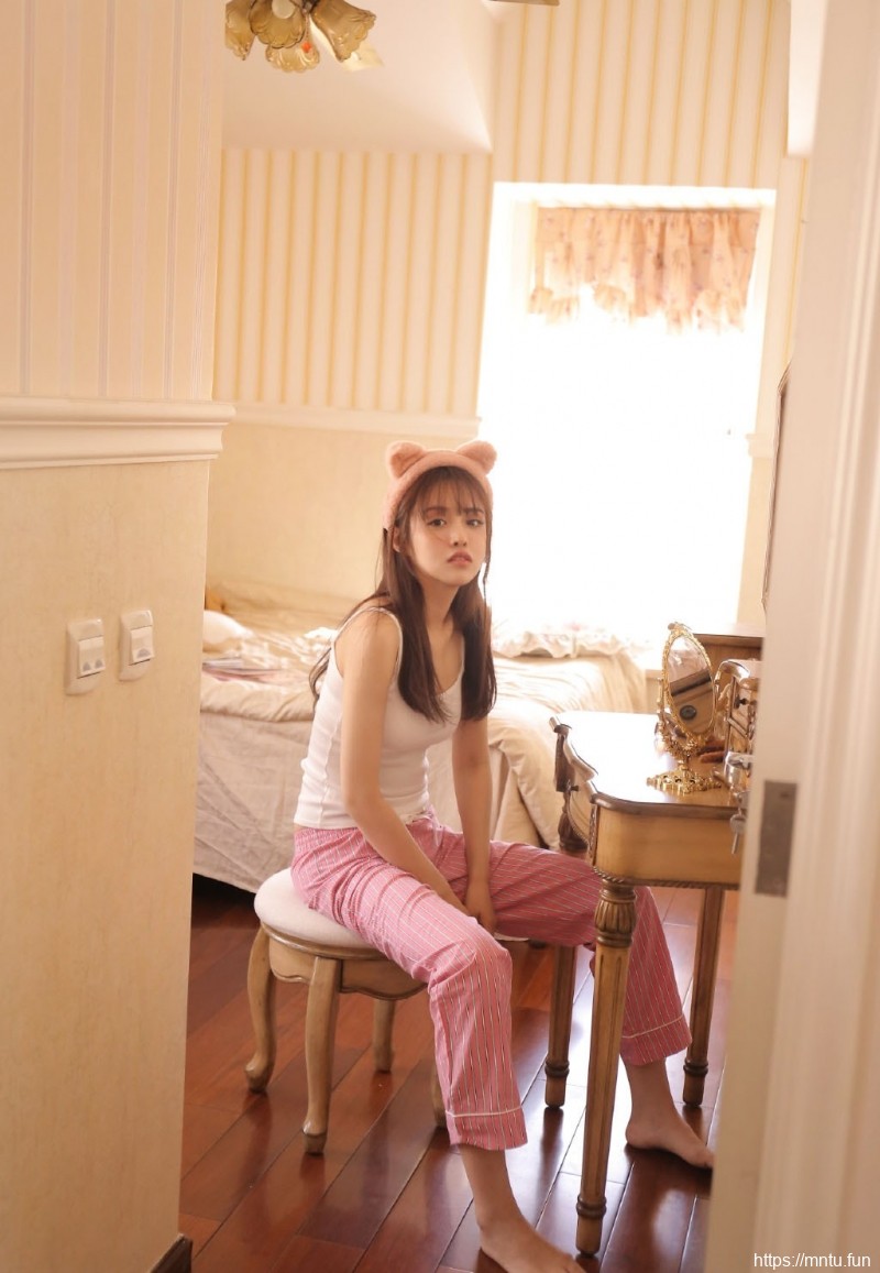 清纯美少女明眸皓齿身材好看私房照