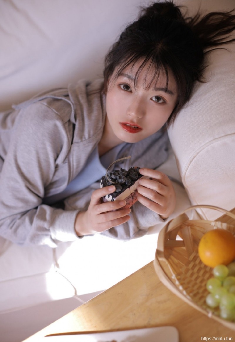 翘臀小美女长腿笔直清纯女生照片