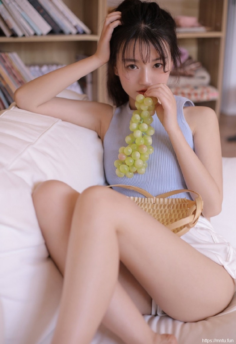 翘臀小美女长腿笔直清纯女生照片