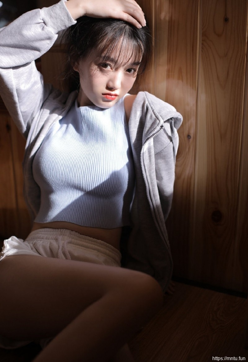 翘臀小美女长腿笔直清纯女生照片