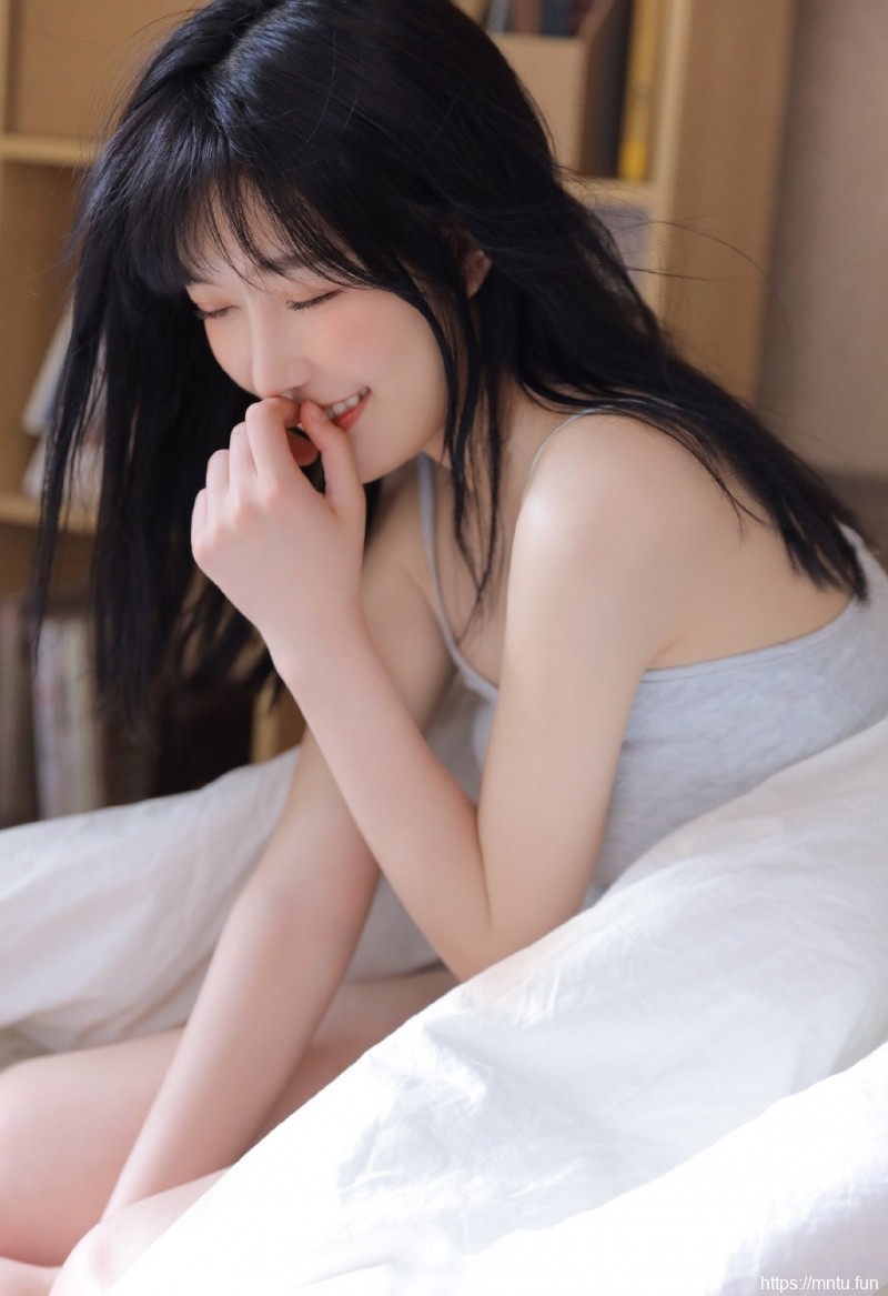 高甜少女香肩雪白莹润私房写真