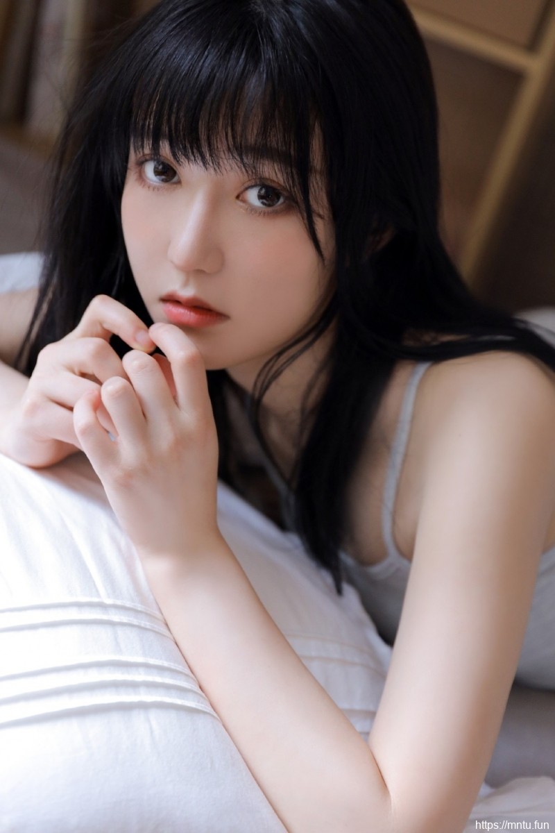 高甜少女香肩雪白莹润私房写真
