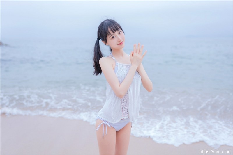 软萌妹子私人拍摄海边清纯写真合集