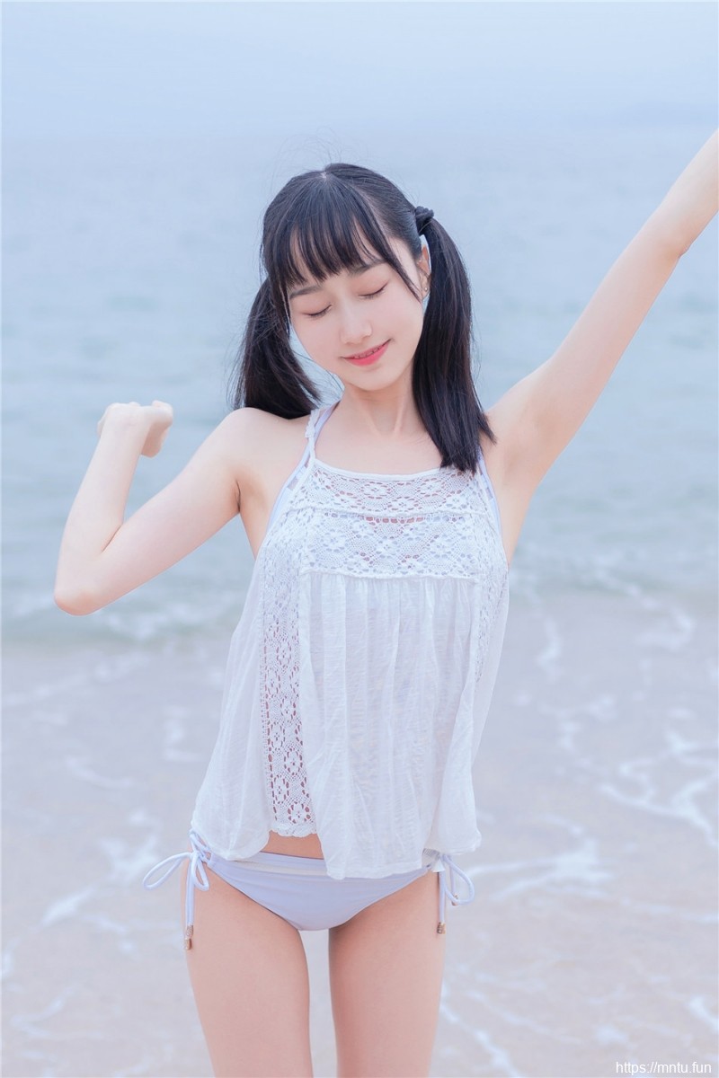 软萌妹子私人拍摄海边清纯写真合集
