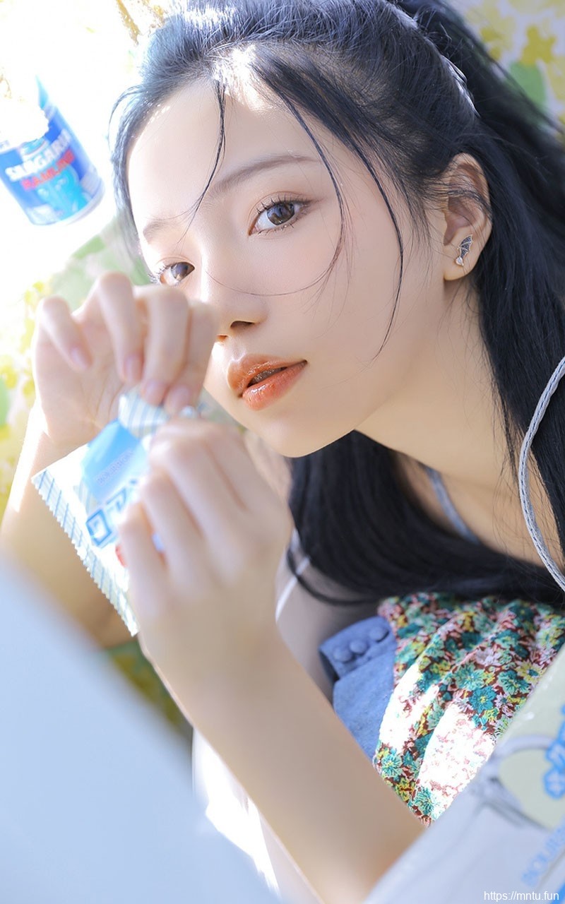 美女照片宅男女神肌肤莹白若雪气质出尘妹子图