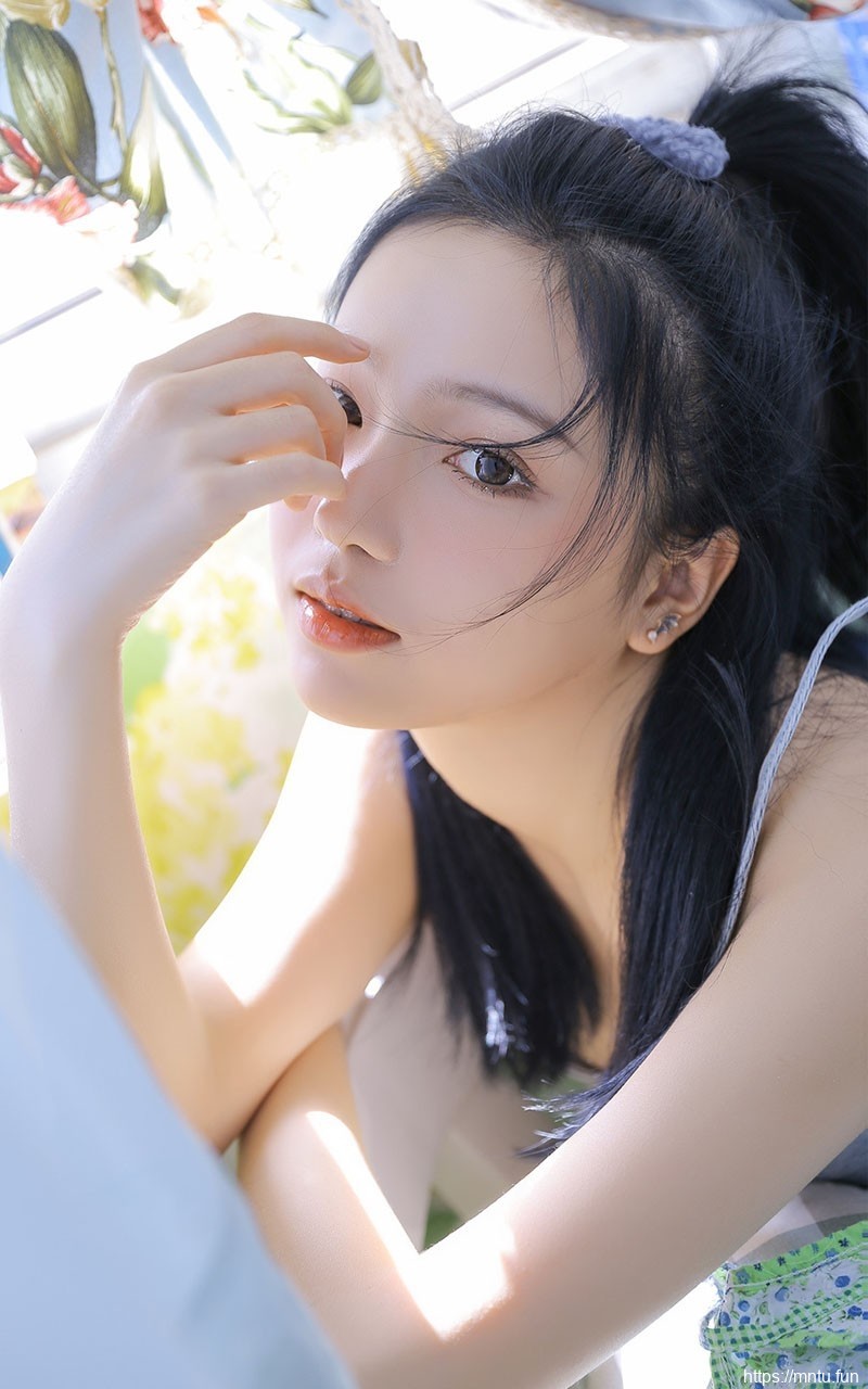 美女照片宅男女神肌肤莹白若雪气质出尘妹子图