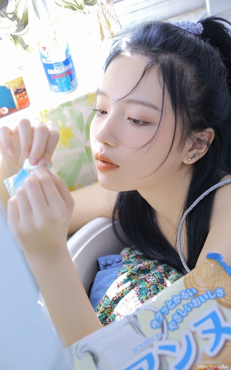 美女照片宅男女神肌肤莹白若雪气质出尘妹子图