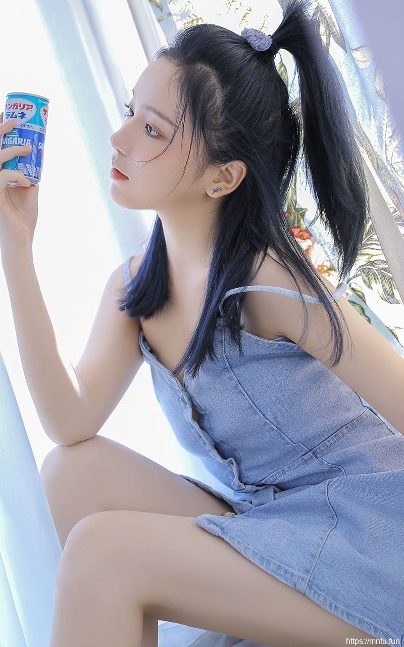 美女照片宅男女神肌肤莹白若雪气质出尘妹子图