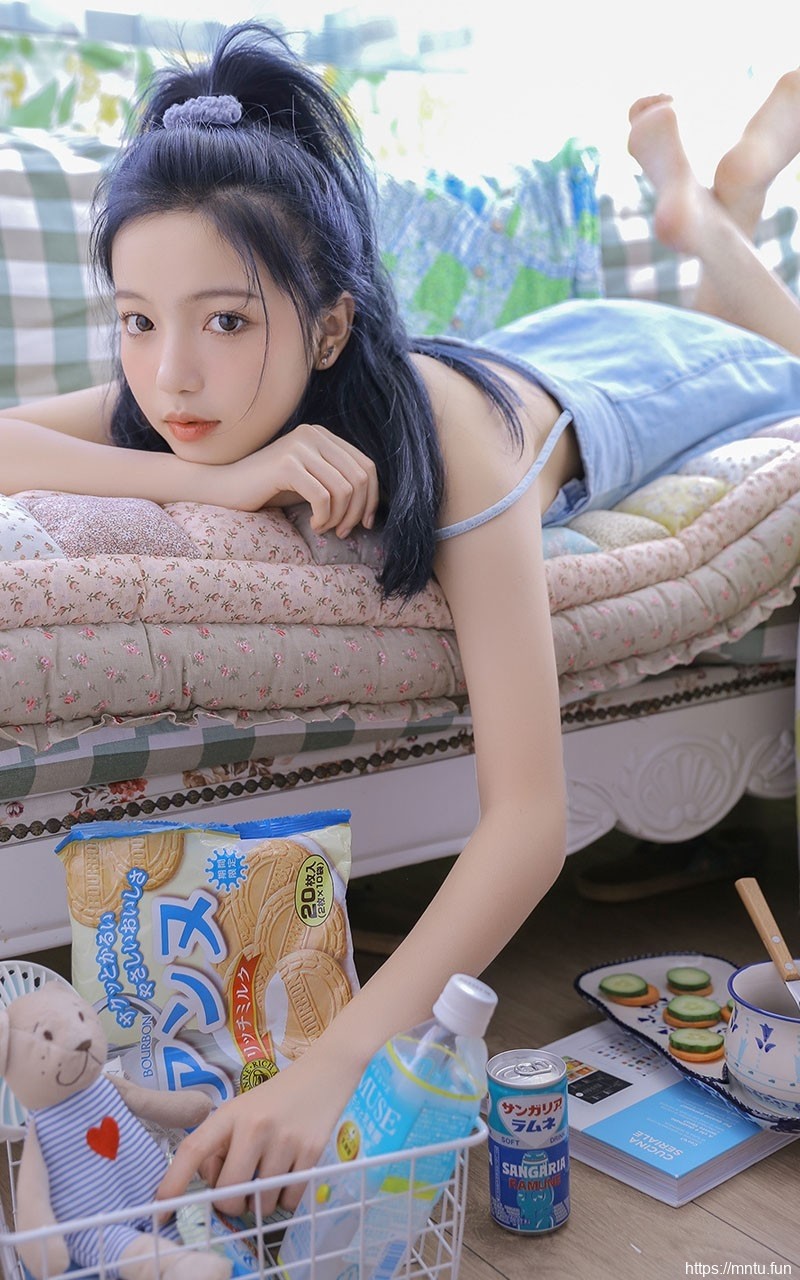 美女照片宅男女神肌肤莹白若雪气质出尘妹子图