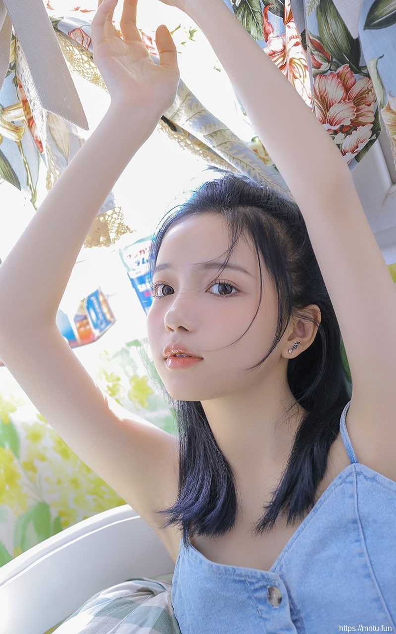 美女照片宅男女神肌肤莹白若雪气质出尘妹子图