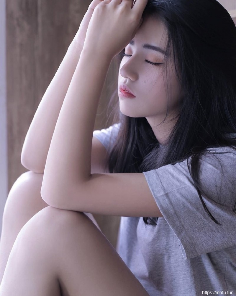 白净萌妹纸笑容甜美可爱图片