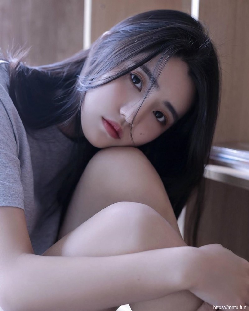 白净萌妹纸笑容甜美可爱图片