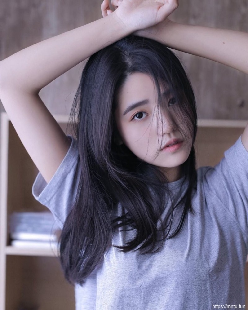 白净萌妹纸笑容甜美可爱图片