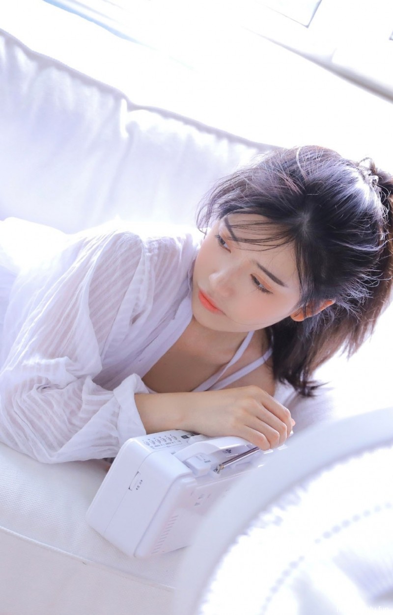 高马尾俏皮小美眉长腿细腰美女套图