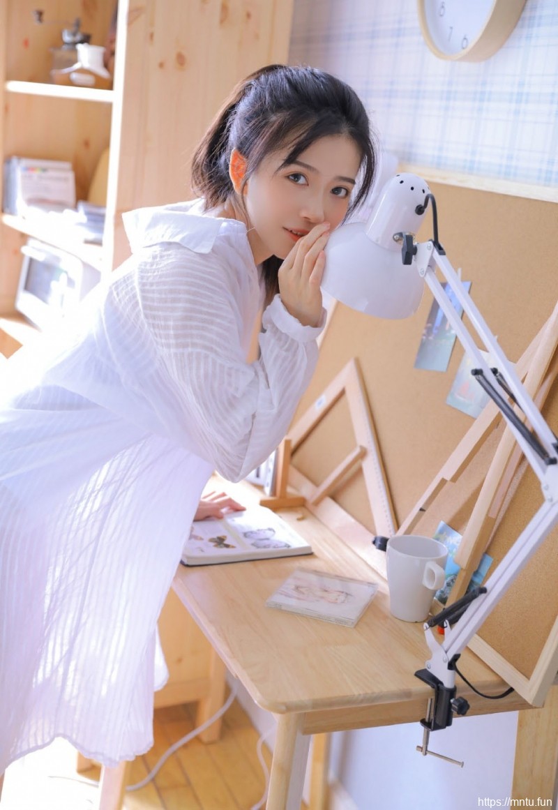 高马尾俏皮小美眉长腿细腰美女套图