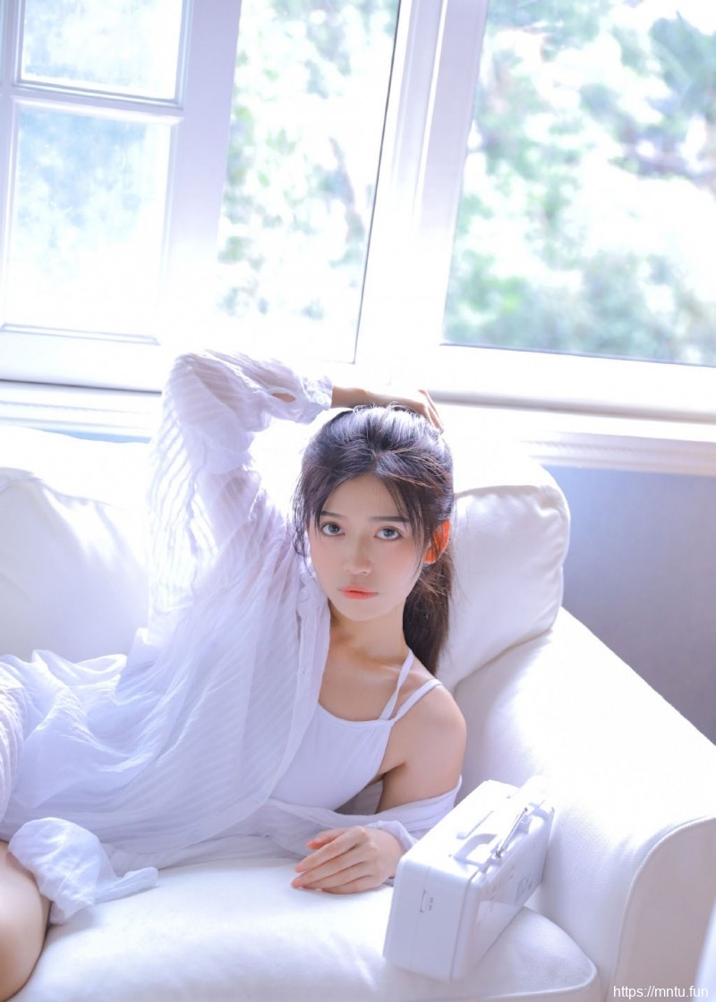 高马尾俏皮小美眉长腿细腰美女套图