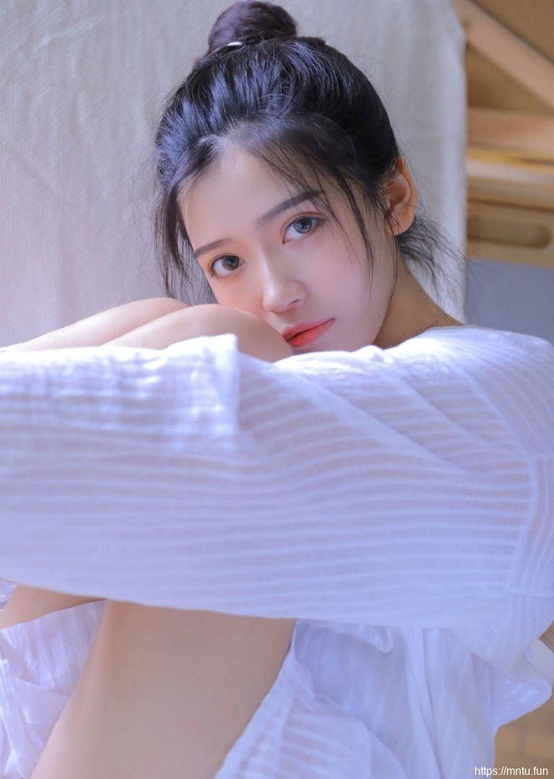 高马尾俏皮小美眉长腿细腰美女套图