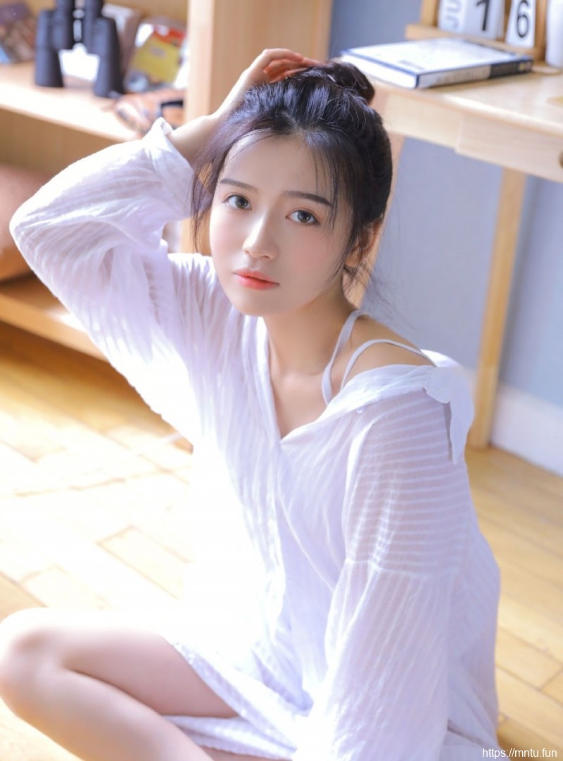 高马尾俏皮小美眉长腿细腰美女套图