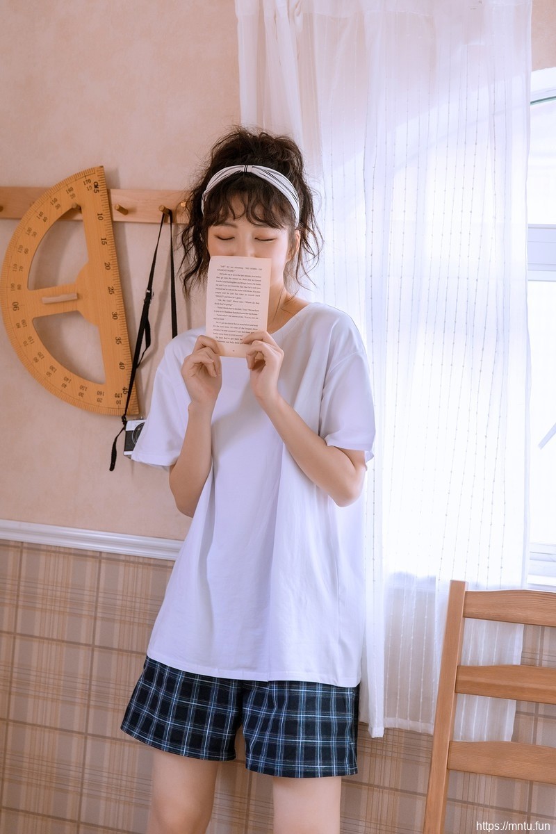 邻家小妹甜美可人私房写真集