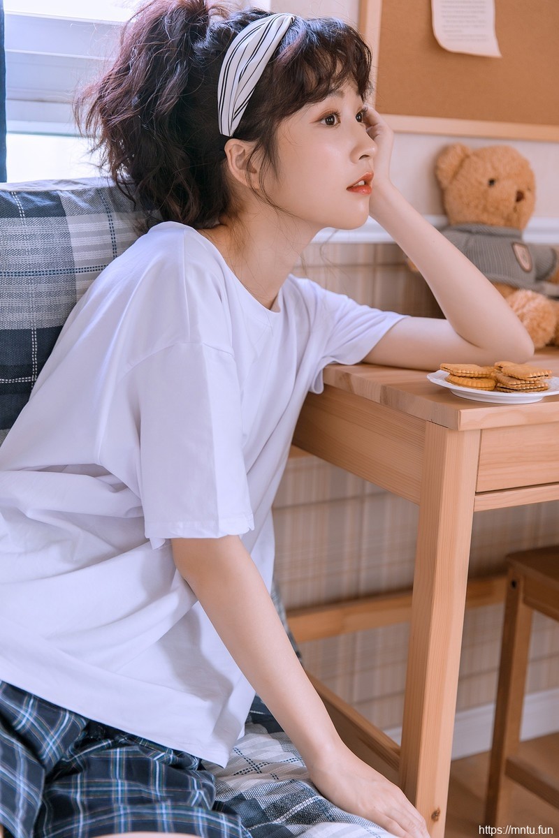 邻家小妹甜美可人私房写真集