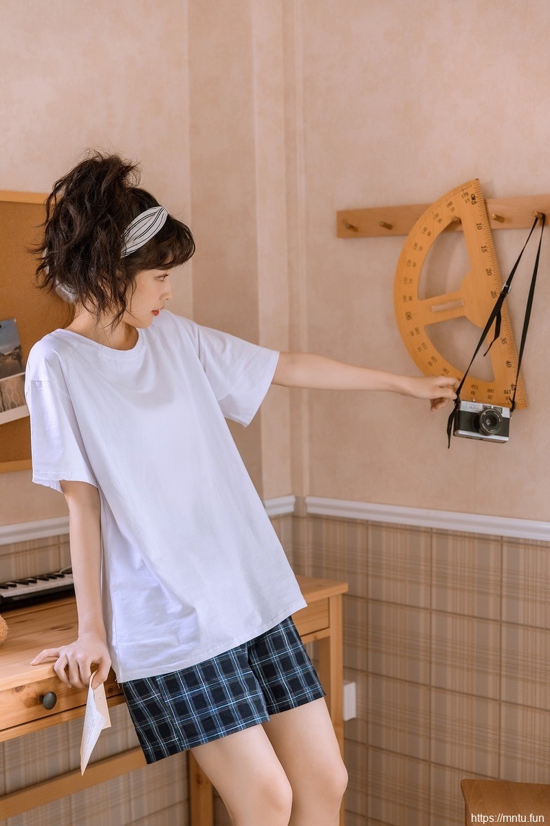 邻家小妹甜美可人私房写真集