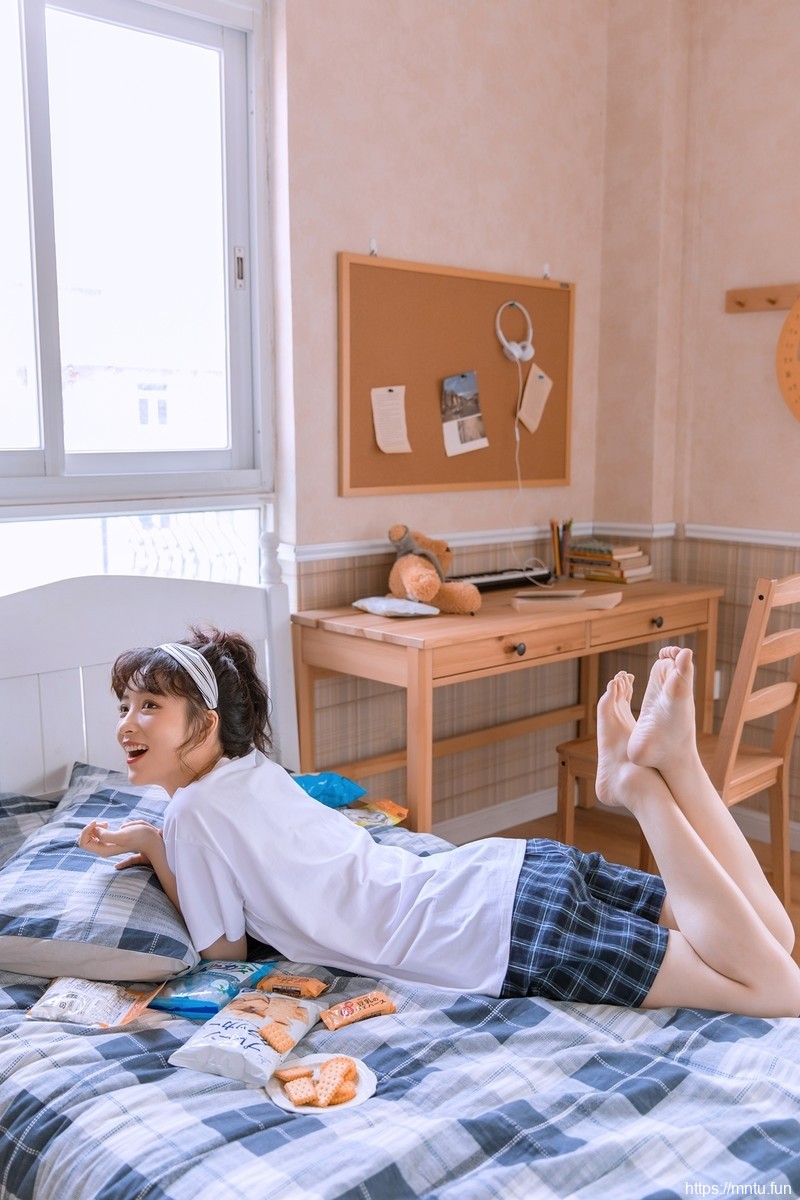 邻家小妹甜美可人私房写真集