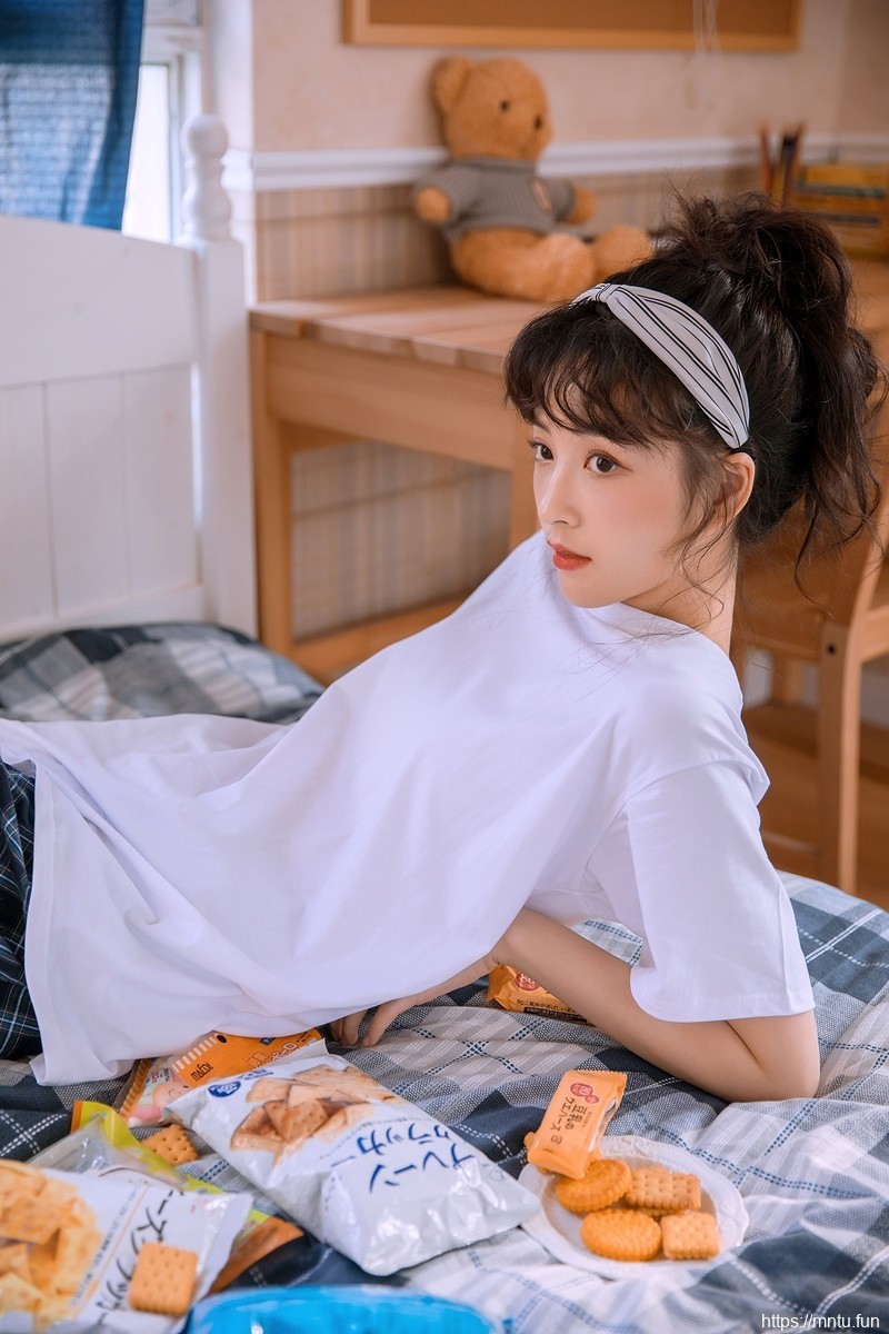 邻家小妹甜美可人私房写真集