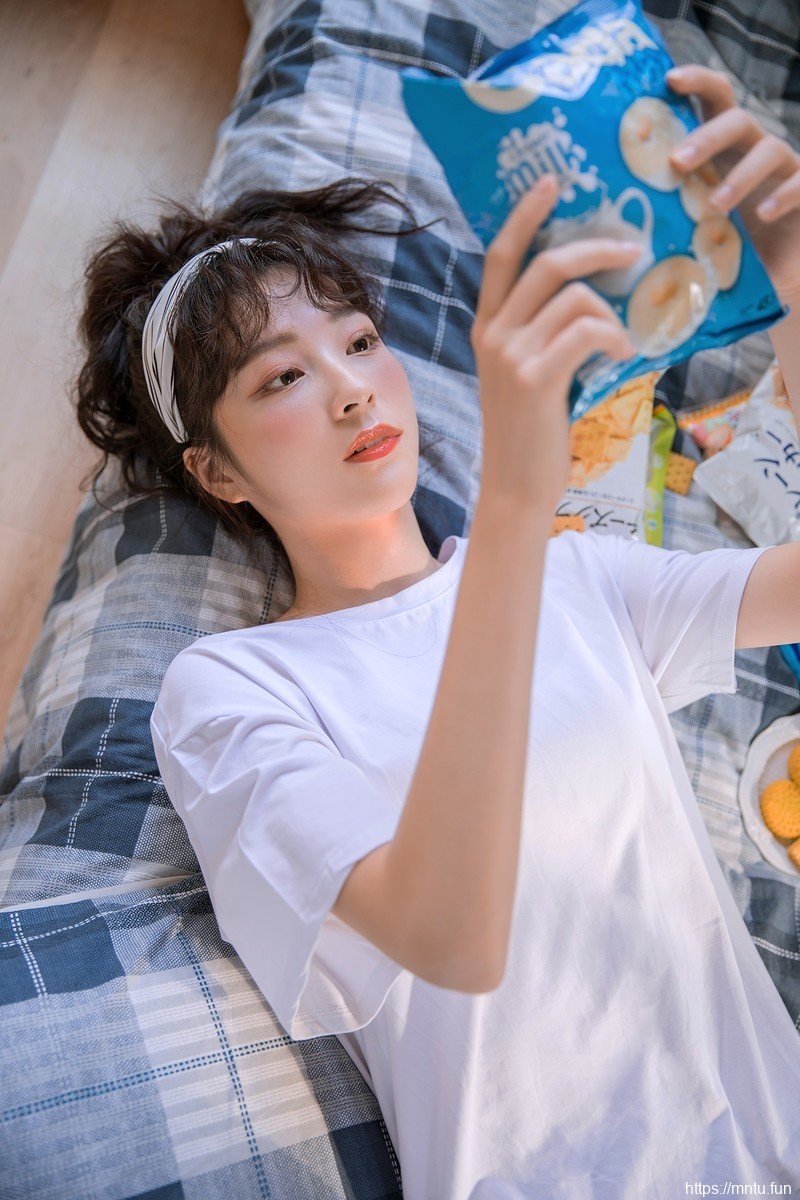 邻家小妹甜美可人私房写真集