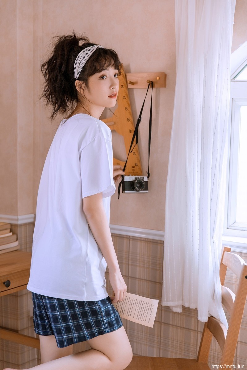 邻家小妹甜美可人私房写真集