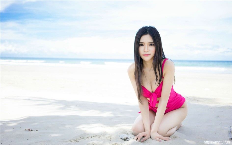 性感泳装美女沙滩翘臀诱惑写真图片集