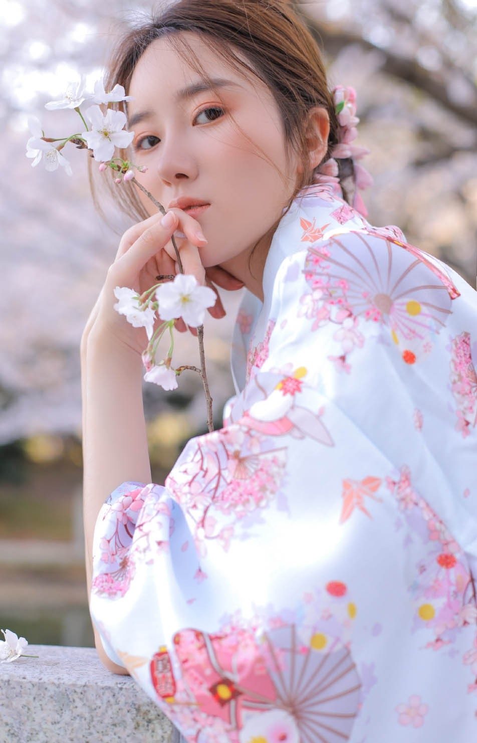 粉嫩可爱的和服美女户外温婉漂亮古风摄影图片