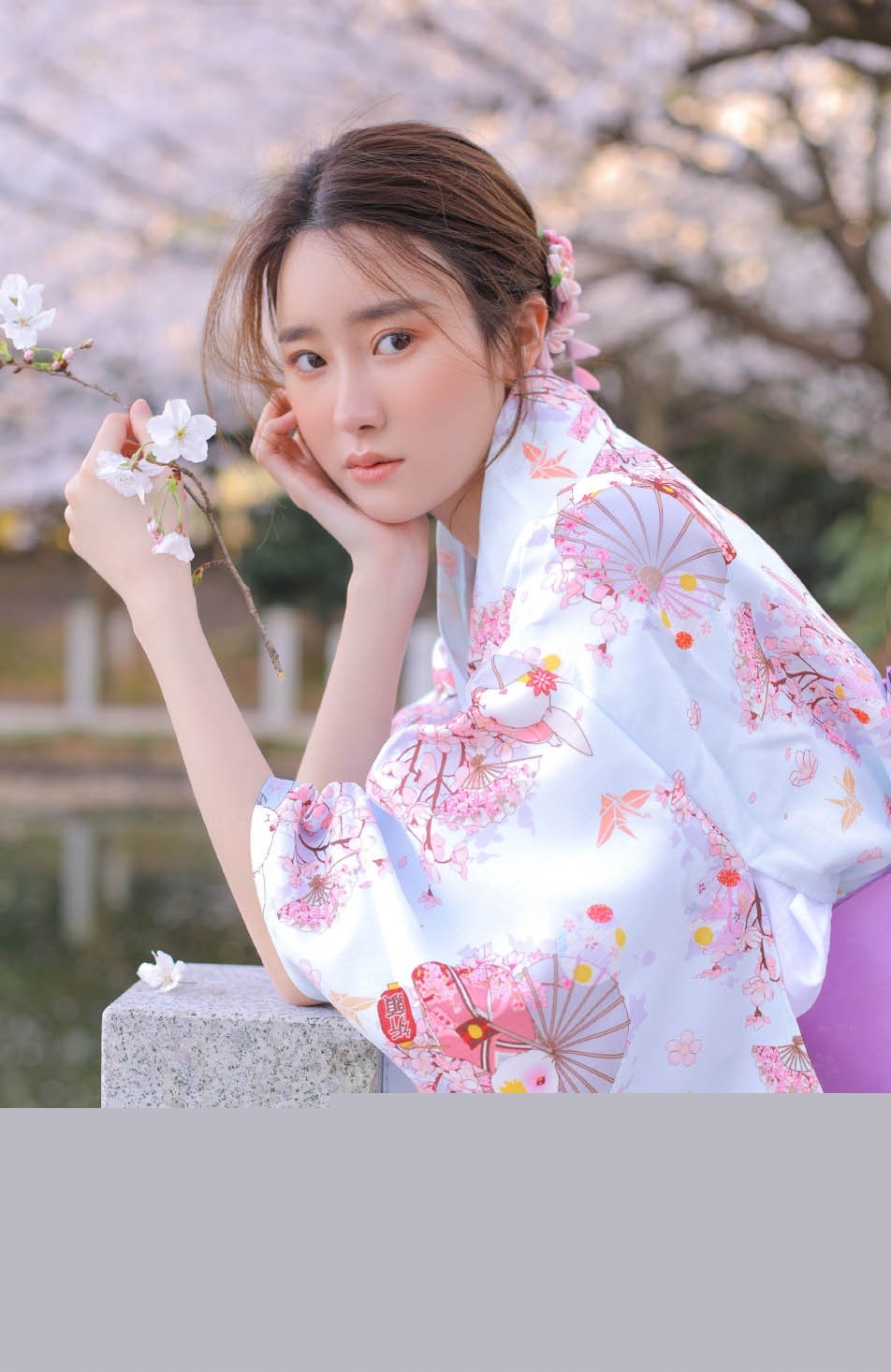 粉嫩可爱的和服美女户外温婉漂亮古风摄影图片