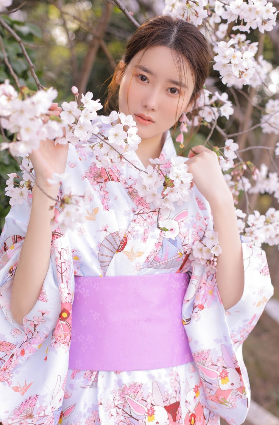 粉嫩可爱的和服美女户外温婉漂亮古风摄影图片